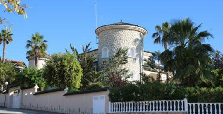villas estilo castillo en España
